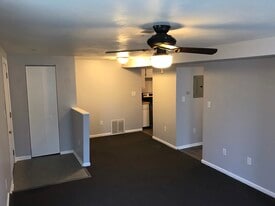 5857 Curry Rd, Unit 3 in Pittsburgh, PA - Building Photo