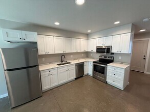 2915 Waverly Dr SE in Albany, OR - Building Photo - Building Photo