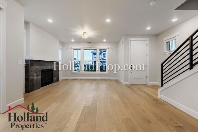 3281 SE Farrow Ln in Hillsboro, OR - Building Photo - Building Photo