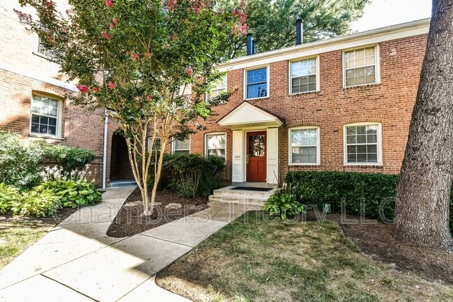 property at 2603 Arlington Blvd