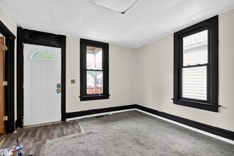 2210 W Wiswall St in Peoria, IL - Building Photo - Building Photo