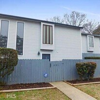 291 Country Club Dr in Jonesboro, GA - Building Photo