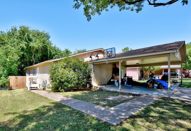 5707 Spring Meadow Rd, Unit A in Austin, TX - Foto de edificio - Building Photo