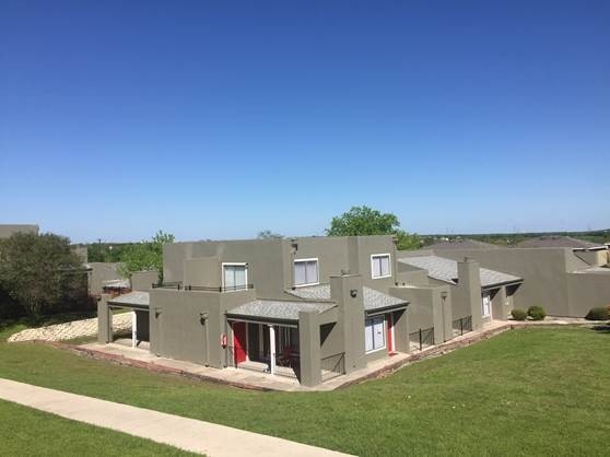 Woodlake Villas in San Antonio, TX - Building Photo - Building Photo