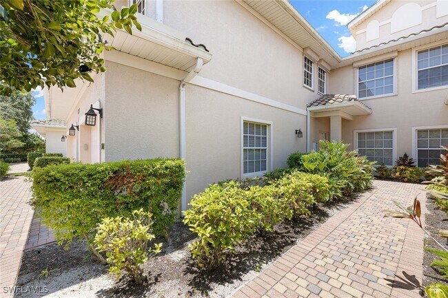 8177 Saratoga Dr in Naples, FL - Building Photo - Building Photo