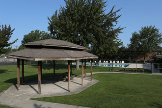 Garden Village in Buffalo, NY - Foto de edificio - Building Photo