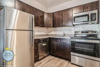 115 N Kenilworth Ave, Unit 4E in Oak Park, IL - Foto de edificio - Building Photo