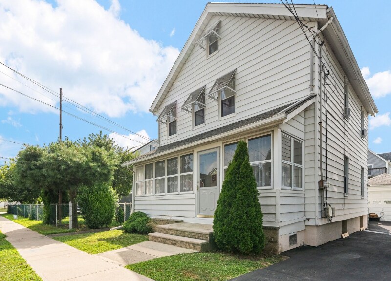 32 Major St in Clifton, NJ - Building Photo