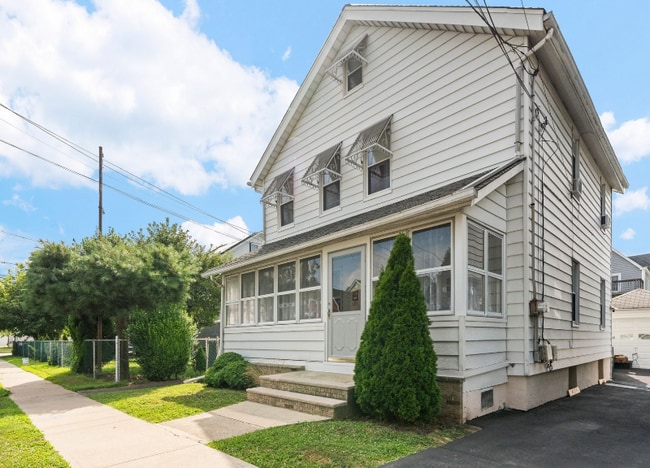 32 Major St