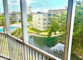 1660 NE 191st St in Miami, FL - Building Photo