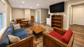390 Eastview Dr, Unit Boone Vista Bungalow in Boone, NC - Building Photo
