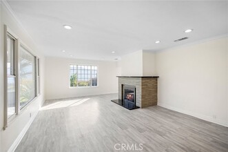 1555 Arundle Pl in Glendale, CA - Building Photo - Building Photo