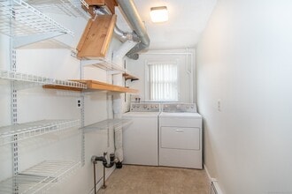 34 N Maple St, Unit 10101 in Enfield, CT - Building Photo - Building Photo