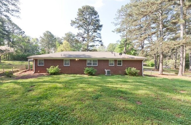 1224 Skyview Cir SW in Mableton, GA - Building Photo - Building Photo