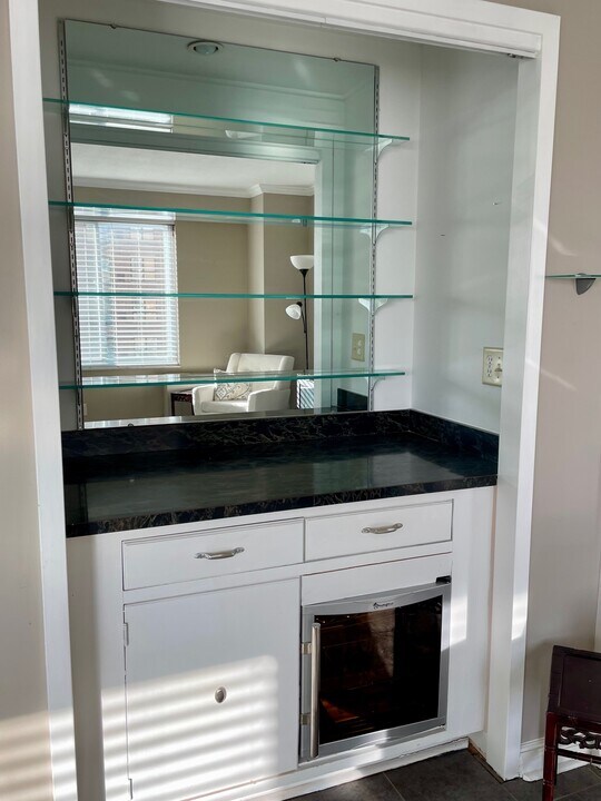 900 S Hanley Rd in Clayton, MO - Building Photo