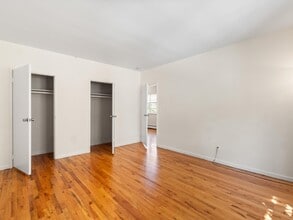 239 Crescent Ln in Cliffside Park, NJ - Building Photo - Building Photo