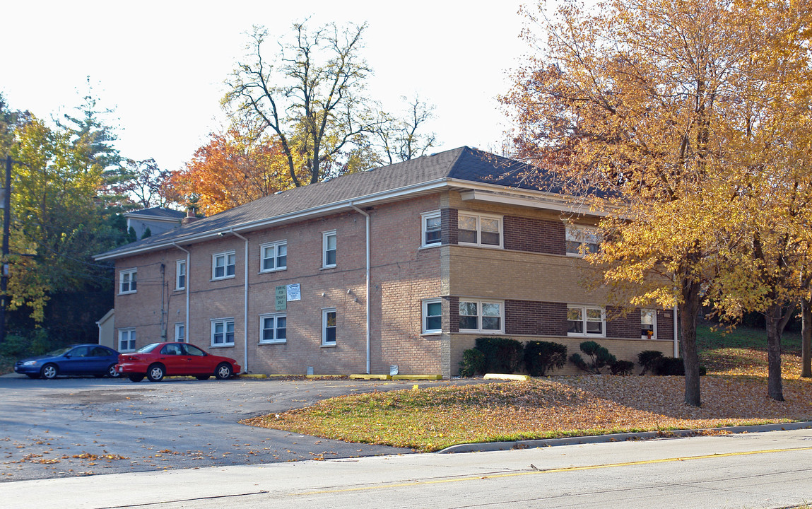 8239 S Archer Ave in Willow Springs, IL - Building Photo