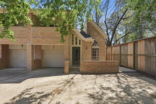 5515 Strack Rd in Houston, TX - Building Photo