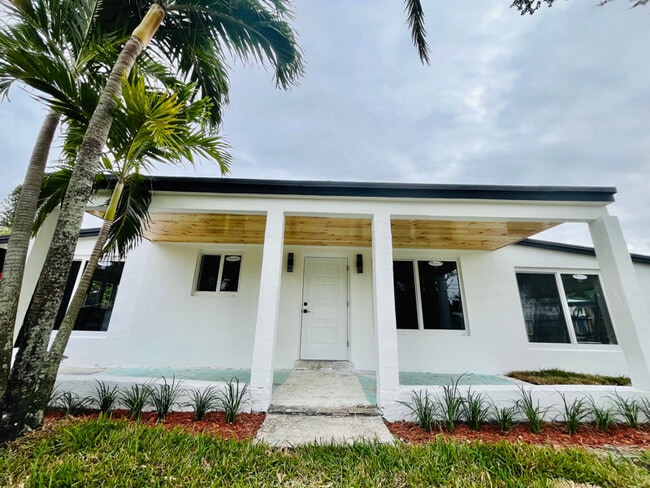 property at 1612 E River Dr