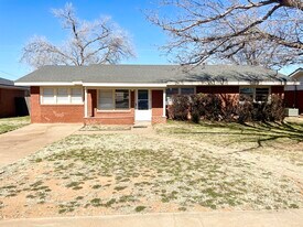 4910 9th St in Lubbock, TX - Building Photo