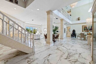 4048 Las Palmas Way in Sarasota, FL - Building Photo - Building Photo