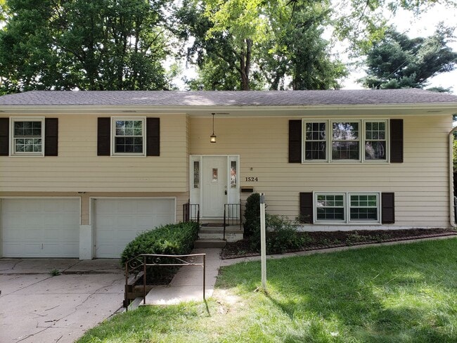 1524 N 94th St