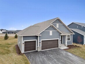 10142 Arrowwood Trl in Woodbury, MN - Building Photo - Building Photo