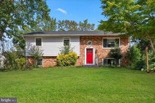 5208 Kimanna Dr in Centreville, VA - Building Photo
