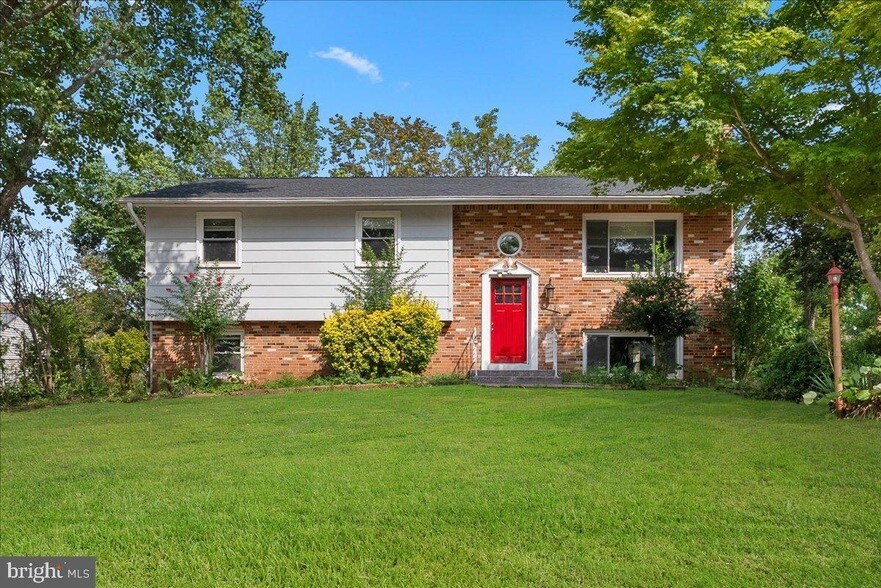 5208 Kimanna Dr in Centreville, VA - Foto de edificio