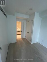 11-2311 Yorkville Ave in Toronto, ON - Building Photo - Building Photo