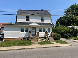 556 1/2 Maple St in Mansfield, OH - Building Photo