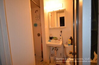 55 S Huntington Ave, Unit 302 in Boston, MA - Foto de edificio - Building Photo