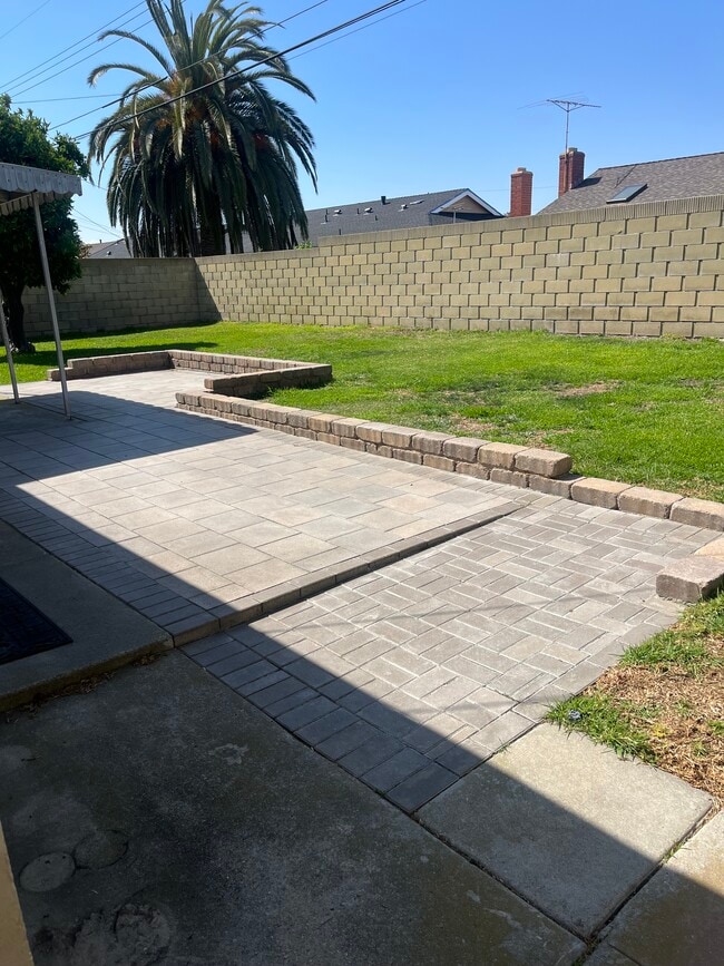 4921 Scenario Dr in Huntington Beach, CA - Building Photo - Building Photo