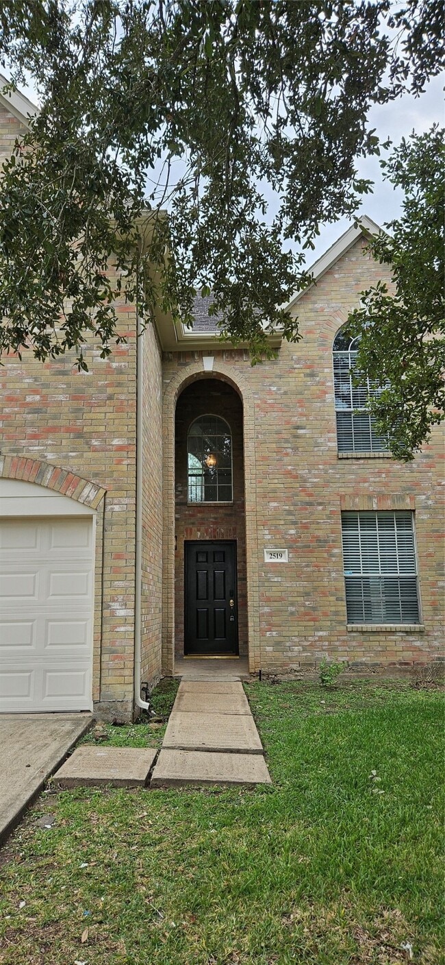 2519 Pine Shadows Dr in Sugar Land, TX - Building Photo - Building Photo