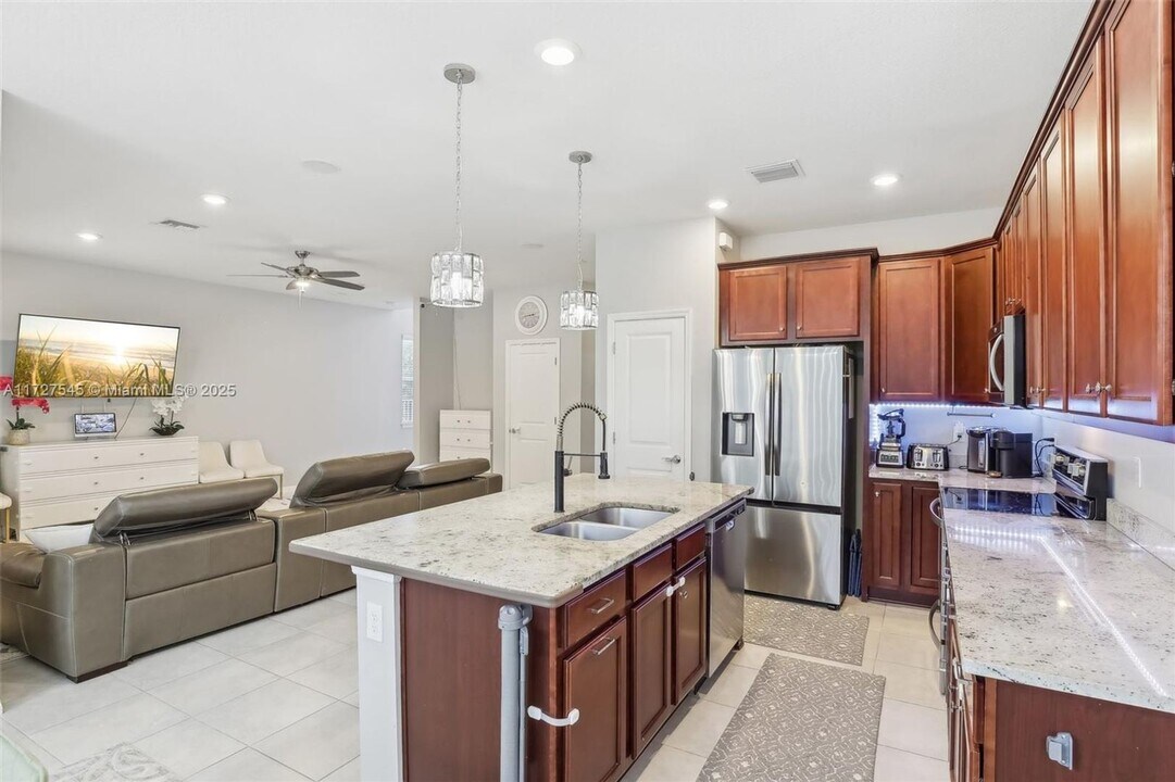 1402 Myrtle Oak Ter in Hollywood, FL - Building Photo