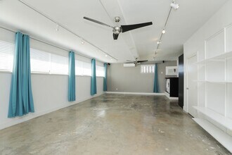 2215 Cleburne St in Houston, TX - Building Photo - Building Photo