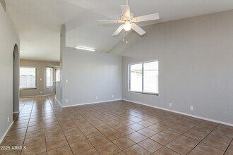 6653 N 84th Ln in Glendale, AZ - Foto de edificio - Building Photo