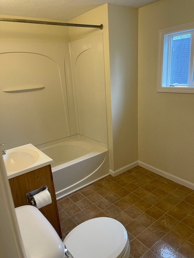 127 College Pl - Utilities Included