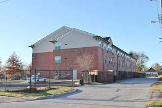 New Salem Place in East St. Louis, IL - Foto de edificio - Building Photo