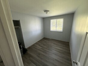2527 Leslie Ave in Overland, MO - Building Photo - Building Photo