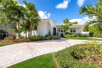 4340 Pine Tree Dr in Miami Beach, FL - Building Photo - Building Photo