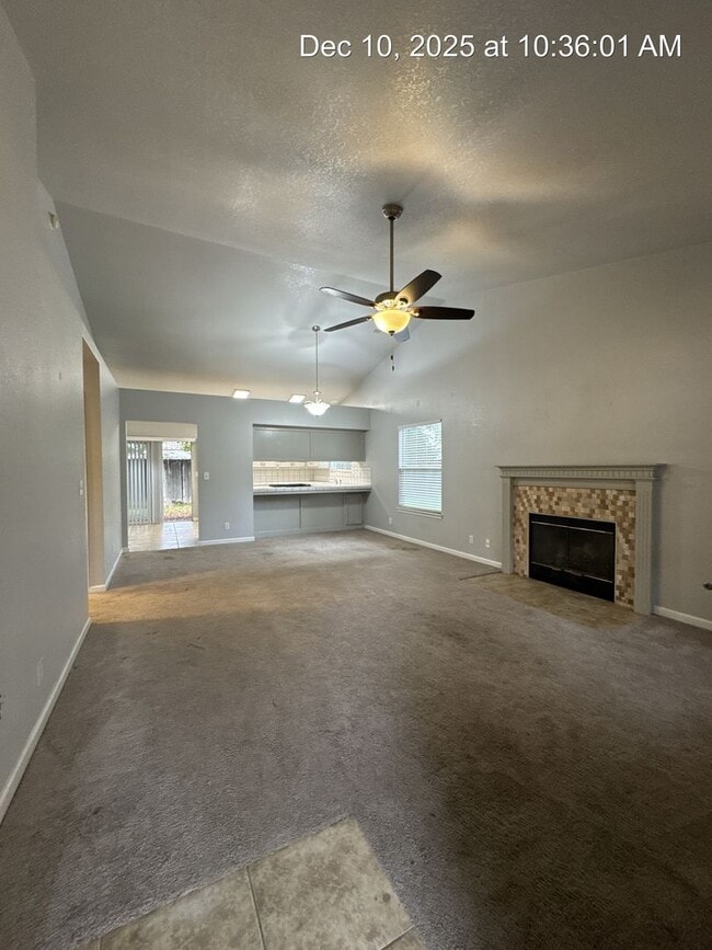 819 S Pinkham St in Visalia, CA - Building Photo - Building Photo