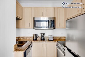 200 E Chestnut St in Chicago, IL - Building Photo - Building Photo