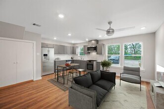 8011 Caddo Rd in Houston, TX - Foto de edificio - Building Photo