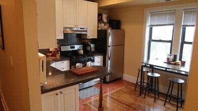 2838 N Francisco Ave, Unit 2B in Chicago, IL - Building Photo - Building Photo
