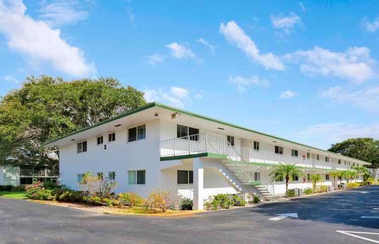 2 Westwood Ave in Jupiter, FL - Building Photo