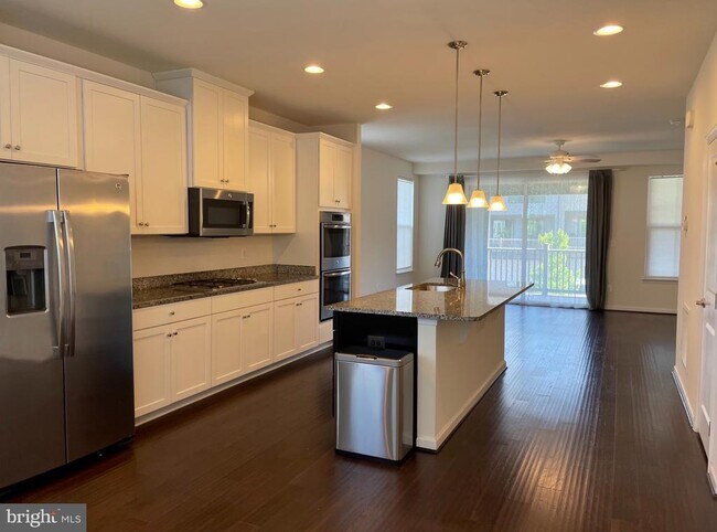 43373 Southland St in Ashburn, VA - Building Photo - Building Photo