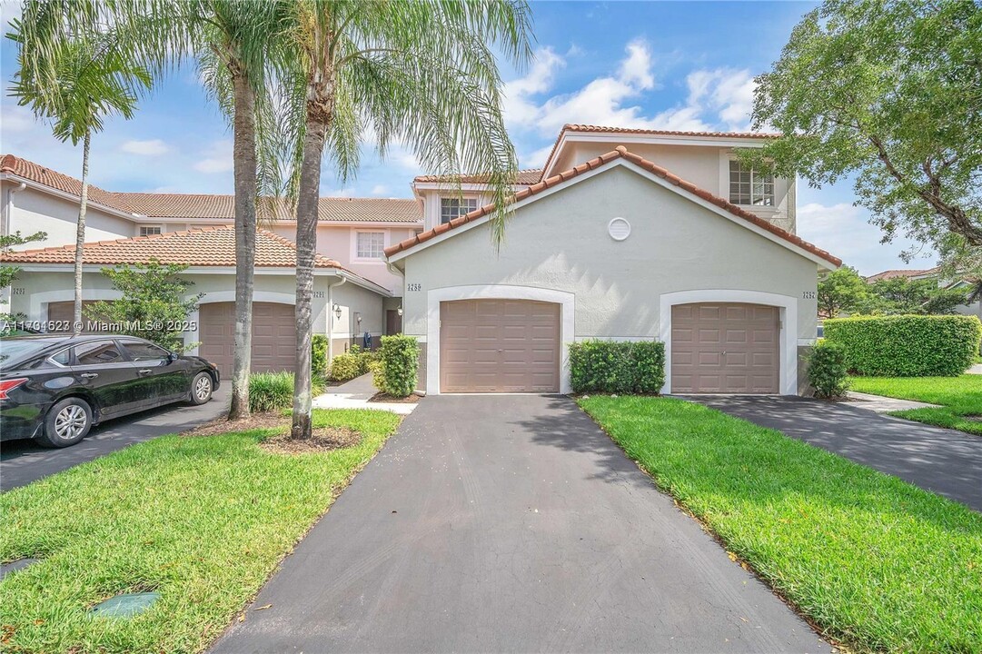 3789 San Simeon Cir in Weston, FL - Building Photo