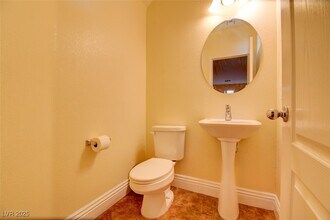 10739 Manchester Park Dr in Las Vegas, NV - Building Photo - Building Photo