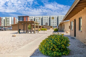 Casa Loma Apartments in Phoenix, AZ - Foto de edificio - Building Photo